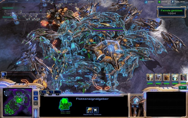 Komplettlösung zu StarCraft 2 : Im Verlauf der Schlacht erhalten Sie weitere Unterstützung von anderen Protoss-Helden. Vor allem die Trägerschiffe und das Mutterschiff sind sehr hilfreich.