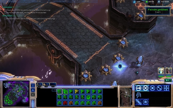Komplettlösung zu StarCraft 2 : Die Basis hat drei Eingänge. Setzen Sie auf bewegliche Einheiten, um schnell auf Angriffe reagieren zu können.